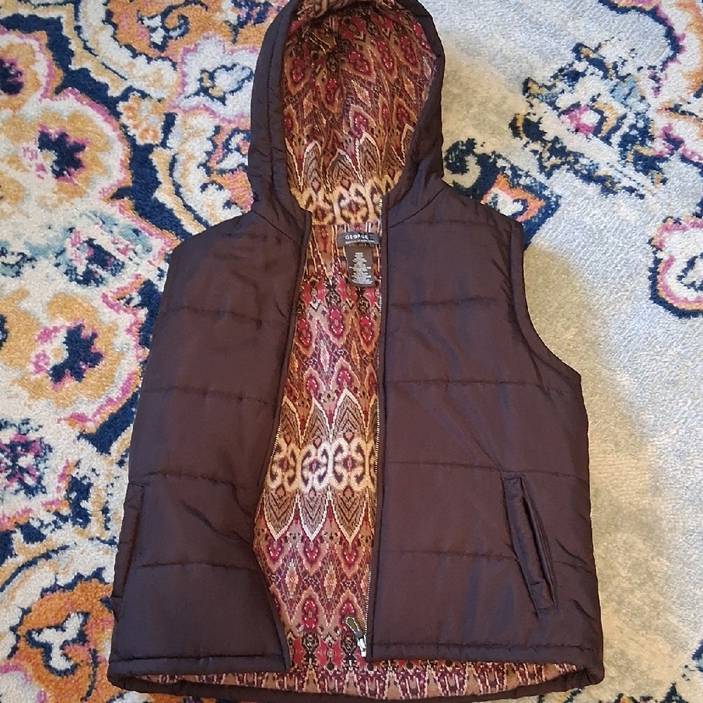 George Brown Quilted Hooded Vest with Patterned Lining - Picture 2 of 6